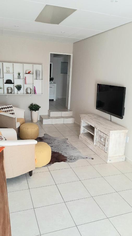 Feather Self Catering Accommodation Windhoek Luaran gambar