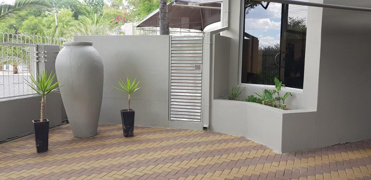 Feather Self Catering Accommodation Windhoek Luaran gambar