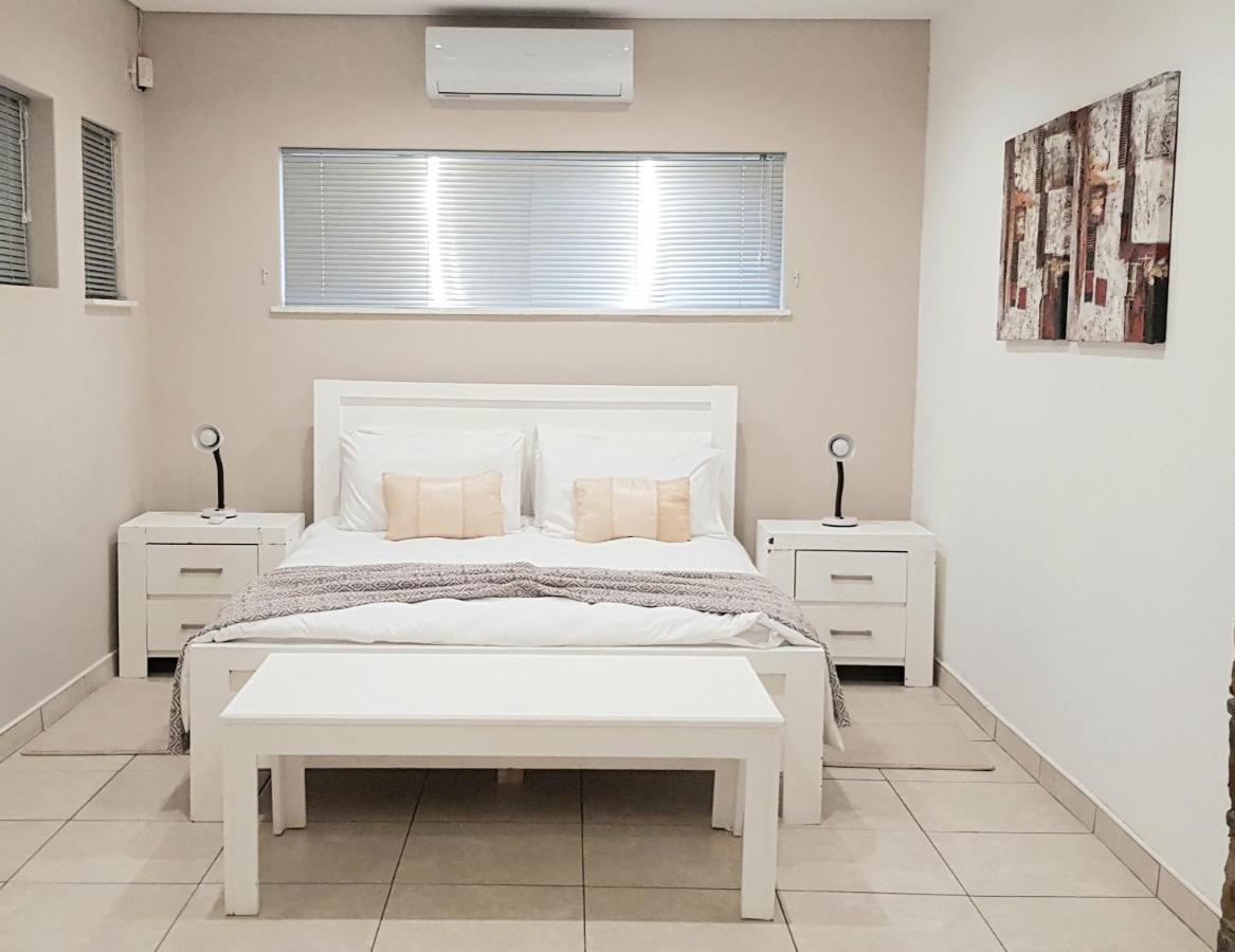 Feather Self Catering Accommodation Windhoek Luaran gambar