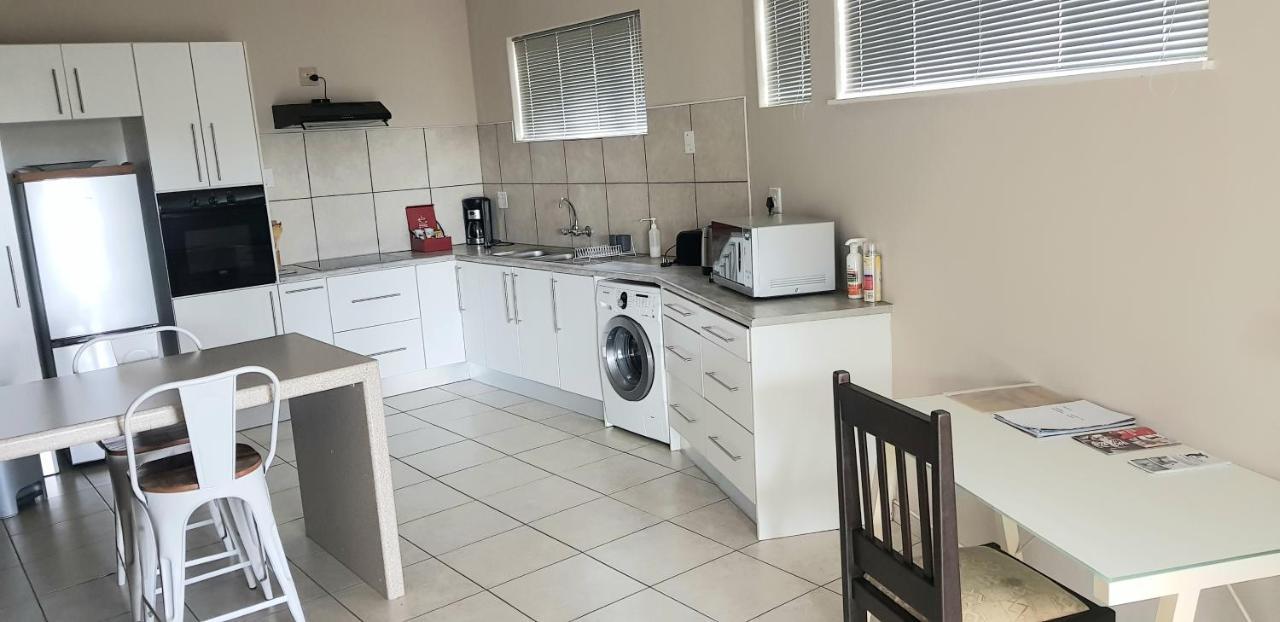 Feather Self Catering Accommodation Windhoek Luaran gambar