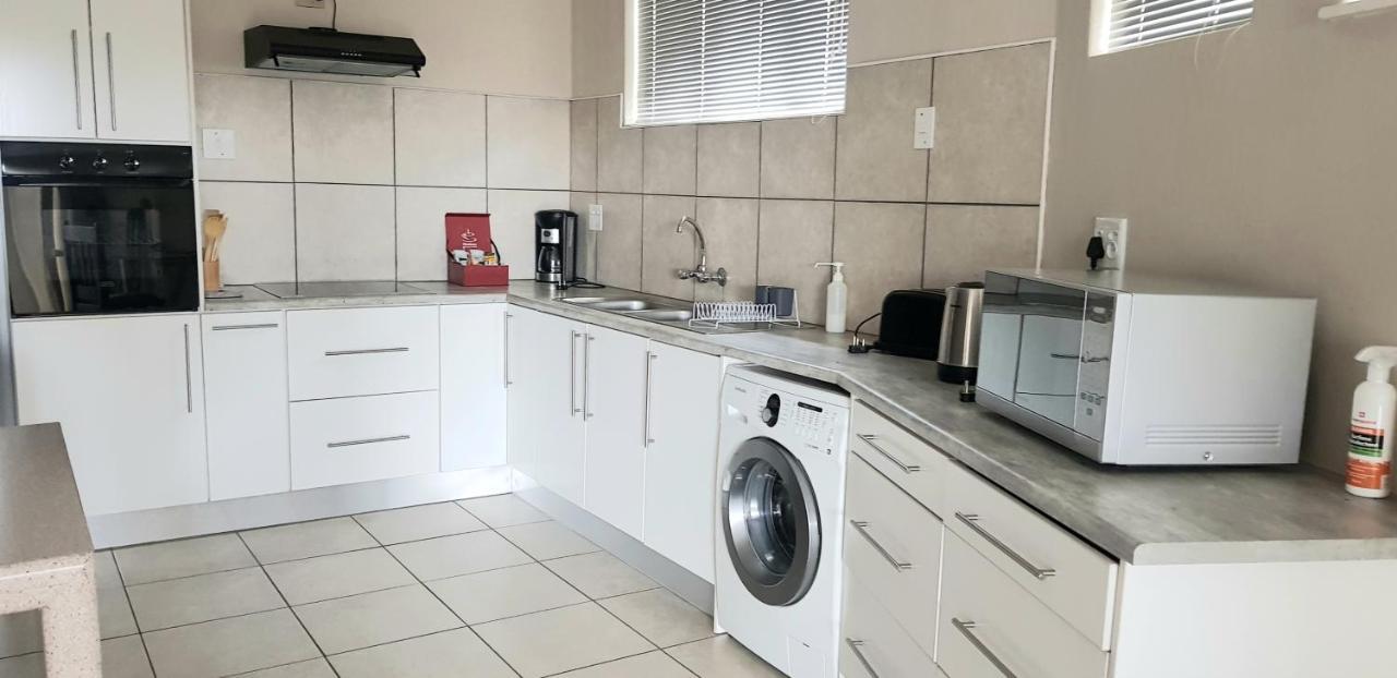 Feather Self Catering Accommodation Windhoek Luaran gambar